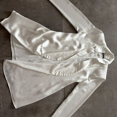 Robe en satin blanc