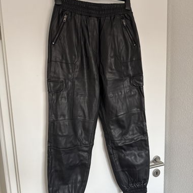Cargo-Hose aus Kunstleder, schwarz, Grösse 38, C&A