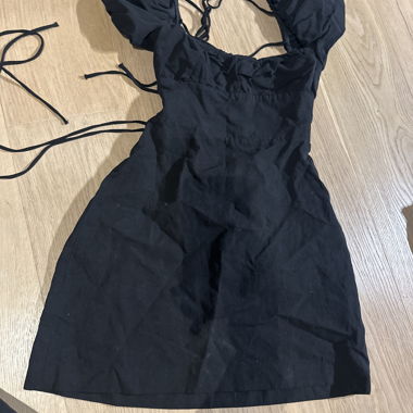 Robe courte dos nu Zara