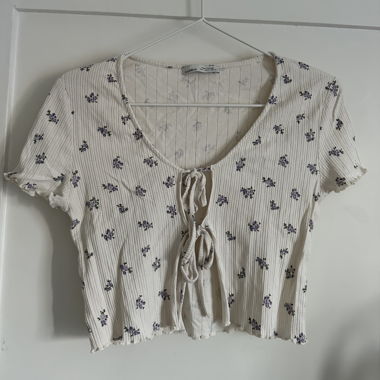 PULL&BEAR FLOWER T-SHIRT