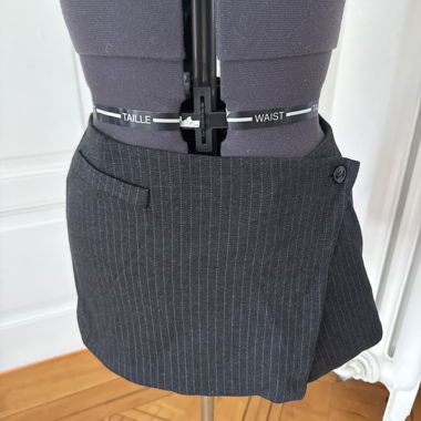 Minigonna a righe grigio scuro