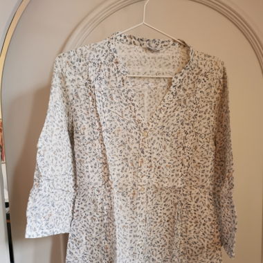 Bluse Blumenmuster fein weiss/blau