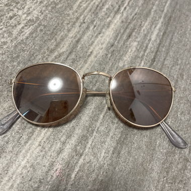 Sonnenbrille in Gold