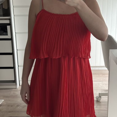 Rote Faltenkleid ZARA Grösse S