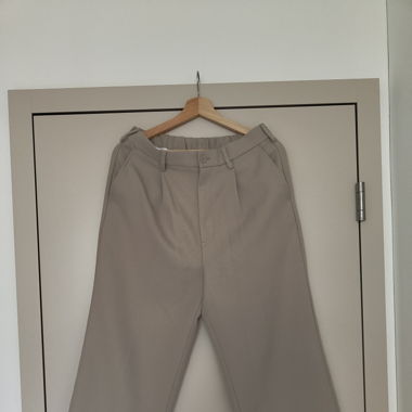 Loose beige Trousers (M) from GU (Japan)