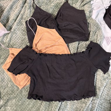 4 Crops tops 