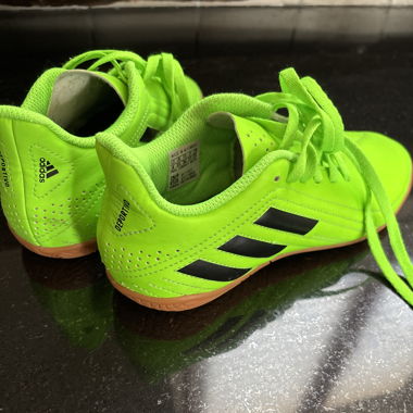 Chaussures adidas  de sport/foot taille 36
