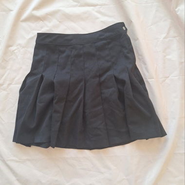 Black pleated skirt
