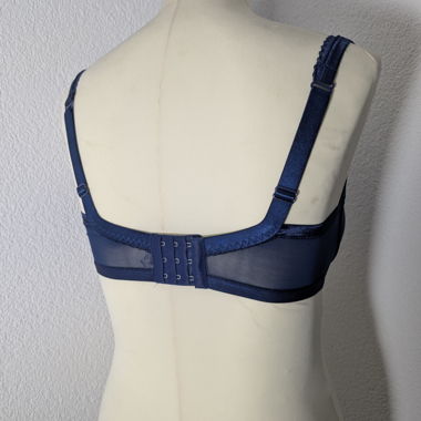 Soutien-gorge bleu foncé avec armatures