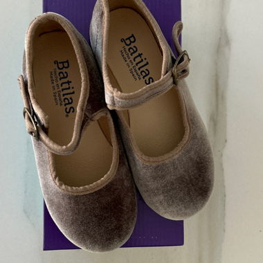 Chaussures fille en velours neuves