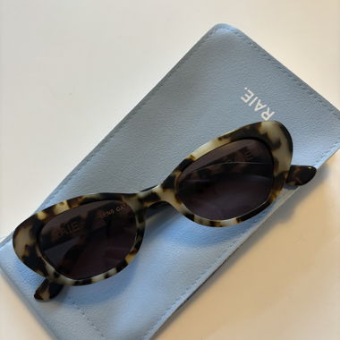 RAIE EYEWEAR cat eye sunglasses (retail 90.-)