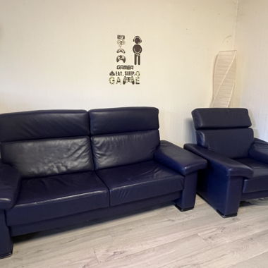 Canapé et fauteuil en cuir bleu foncé