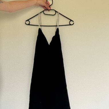 Robe noire bretelles