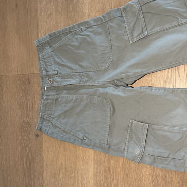 Graue Cargo-Hosen
