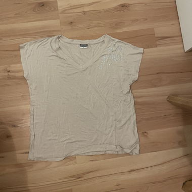 T‑shirt beige a V con strass, taglia XL