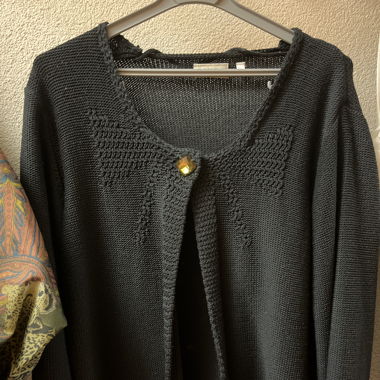  gestrickter Pullover mit Schleifemuster