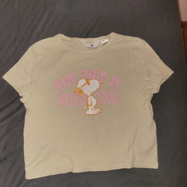 T-shirt H&M con Snoopy sopra