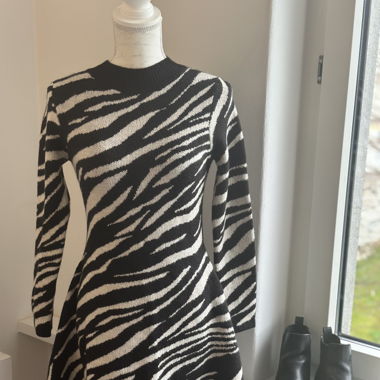 Zebramuster Kleid Strickkleid Pulloverkleid