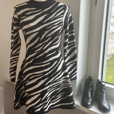 Zebramuster Kleid Strickkleid Pulloverkleid