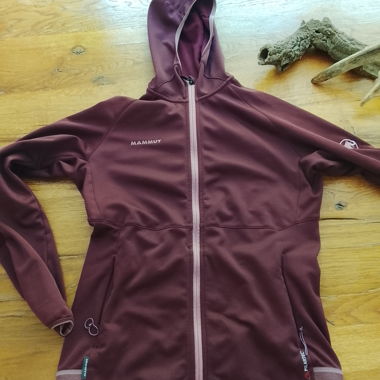 Giacca con cappuccio Mammut