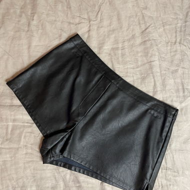 VS Kunstleder-Shorts Grösse M
