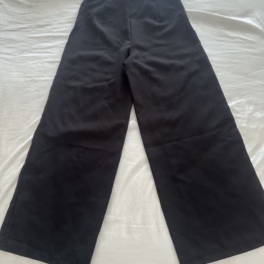 Pantaloni neri a gamba larga