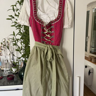 Dirndl rosa e verde