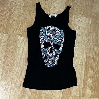 Top nero con simbolo teschio