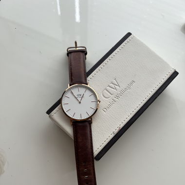 Daniel Wellington Uhr  mit braunem Lederarmband