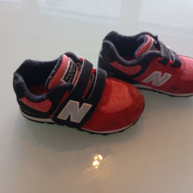 Chaussures bébé New Balance rouges