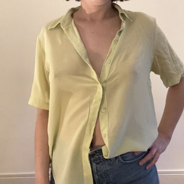 Grünes Kurzarmhemd