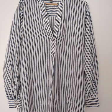 Blouse rayée blanche et bleu marine