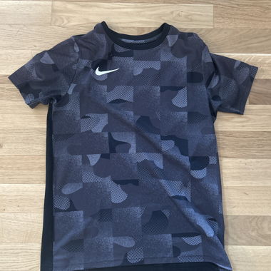 Maglia sportiva Nike nera