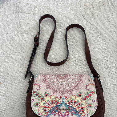 Sac a bandoulière desigual marron et fleurie 