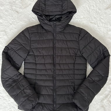 Schwarze Steppjacke