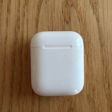 Apple AirPods con custodia di ricarica