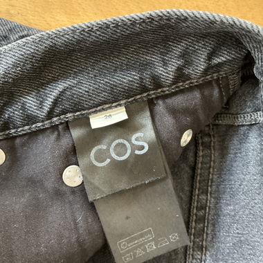 Schwarze COS Jeans