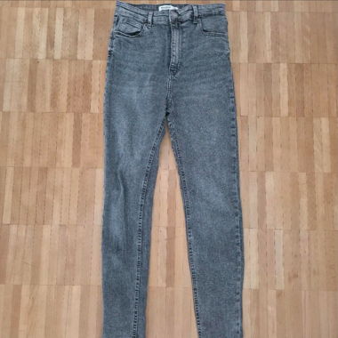 Graue Skinny-Jeans