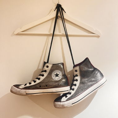 Silberne Converse Sneaker