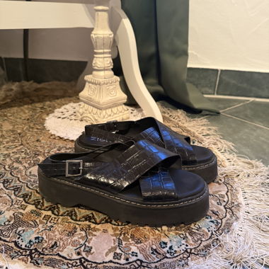 Schwarze Platform-Sandalen