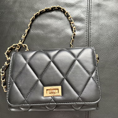 Borsa trapuntata nera con catena