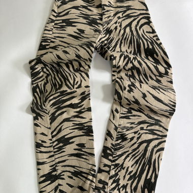 Jeans dritti corti con stampa animalier 