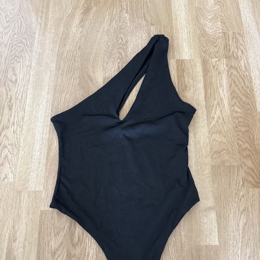 Body mit Cutouts