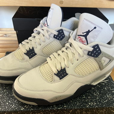 Jordan 4 coloris bleu nuit