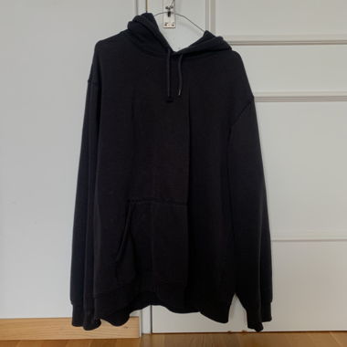Schwarzer Hoodie