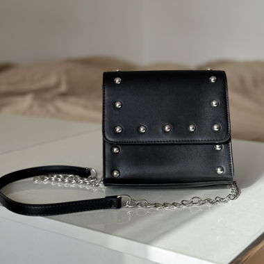 Cool shoulder bag in black