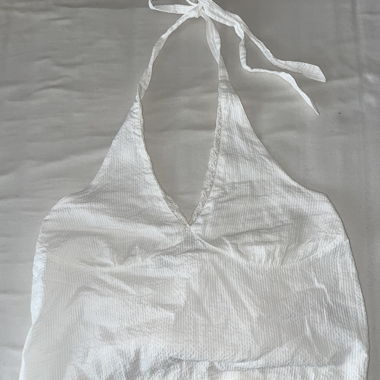 carino Top bianco con laccio al collo