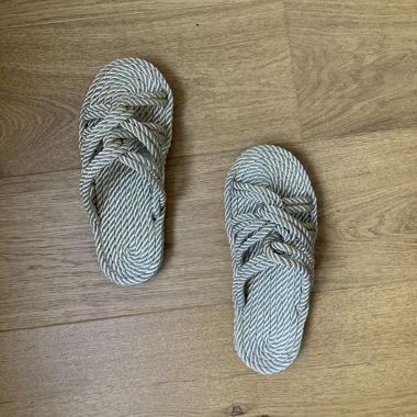 OYSHO - Goldene Seil-Sandalen