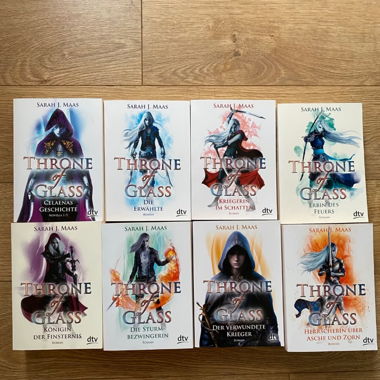 Sarah J. Maas Throne of Glass like new