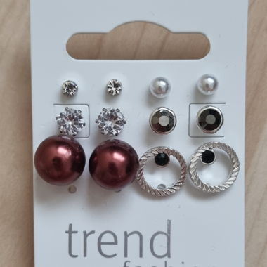 Set di orecchini nuovo